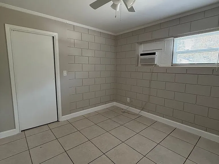 1215 Hartman Apartments — Photo 9
