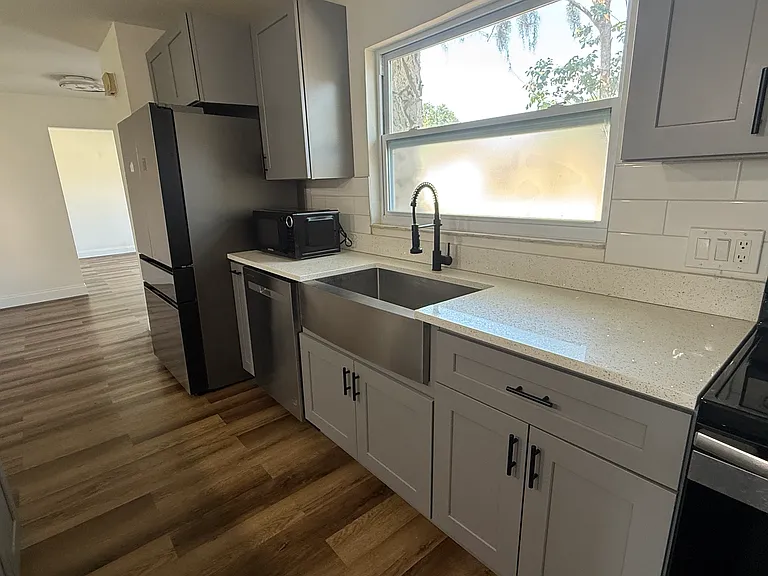 2433 Benjamin Dr — Photo 13