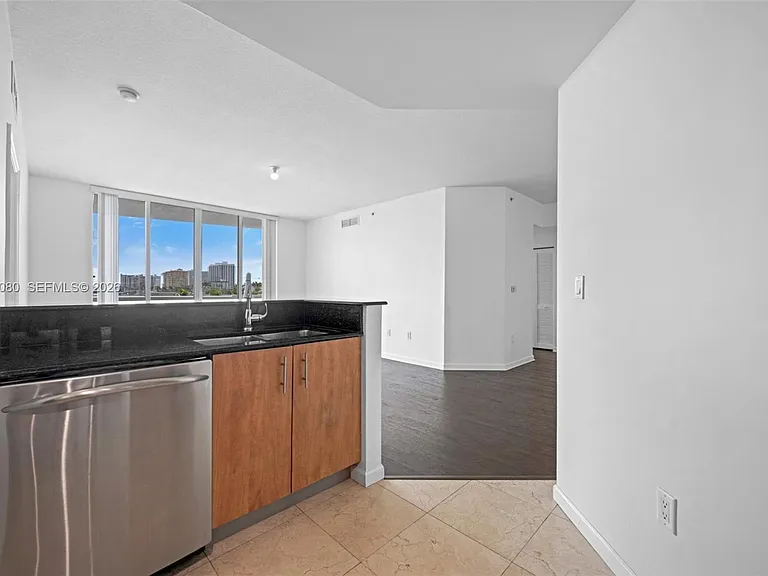 7910 Harbor Island Dr #402 — Photo 10