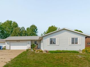 625 E San Marnan Dr, Waterloo, IA 50702