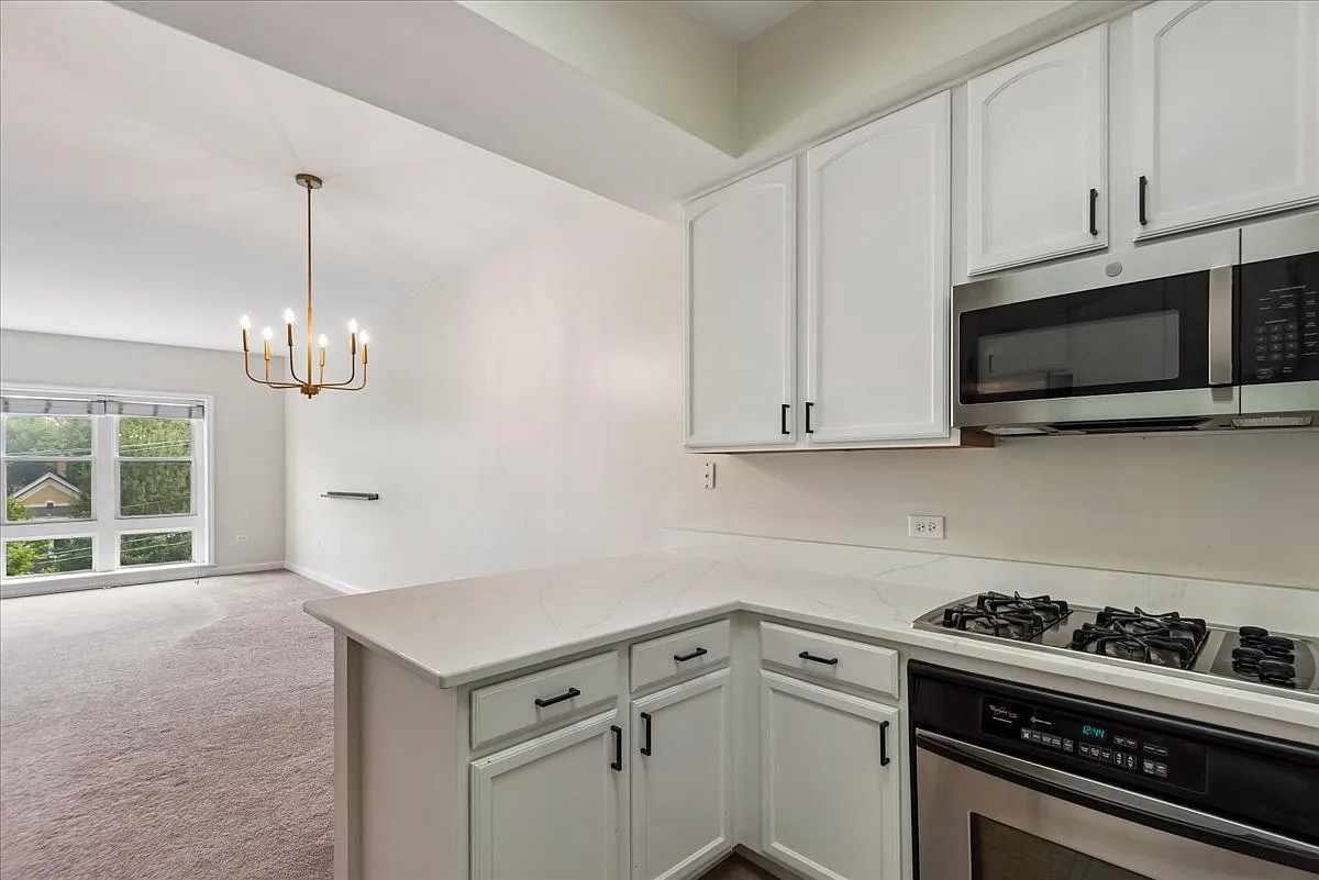 2 bed, 1432 sqft, $3,050 — Photo 3