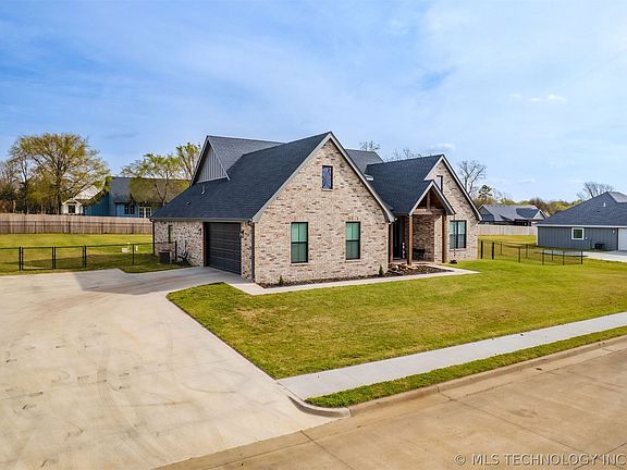 2nd image of 16860 W Sierra Cir