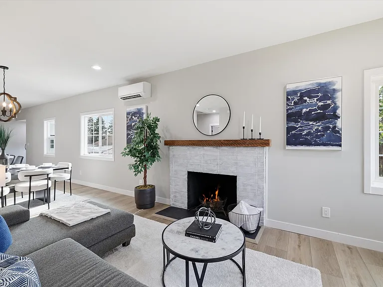1113 S Pearl St — Photo 4