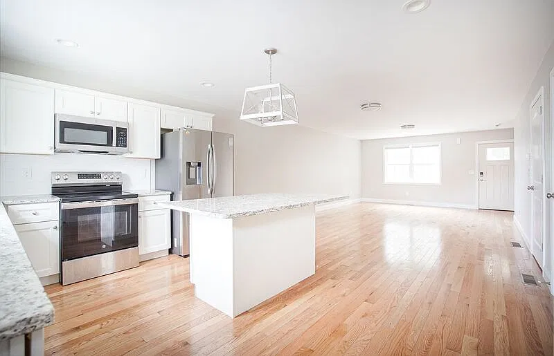 3 bed, 1.5 bath, $2,200 — Photo 1