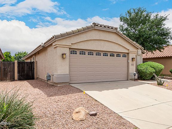 4th image of 43909 W CAREY Drive
