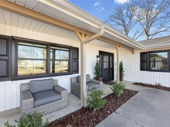 1505 Redbud Ln, Iola, KS 66749