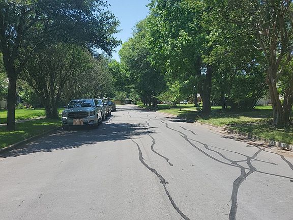 4th image of 306 Elm Dr