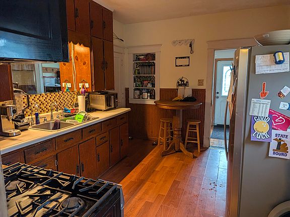 3rd image of 535 W Chicago St