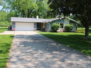 11762 N Ridgeway Ave, Mequon, WI 53097