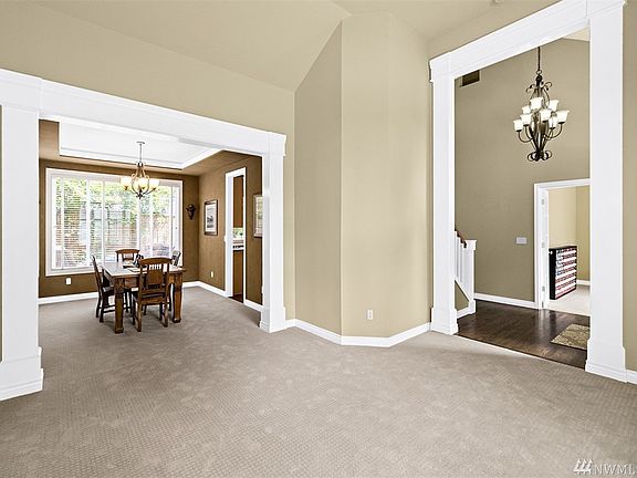 5th image of 926 233rd Ave NE