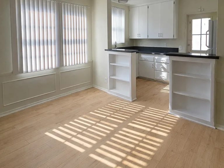 605 Kelton Ave — Photo 43