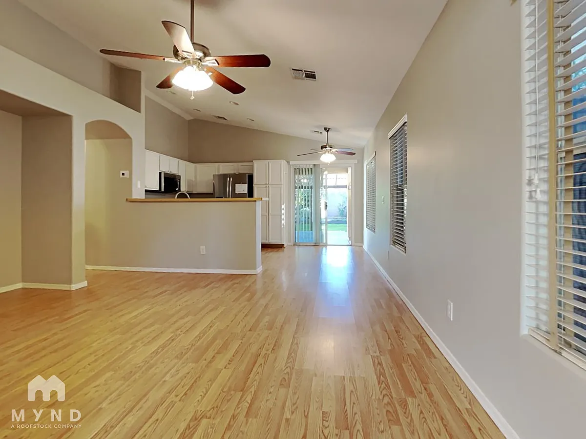 Building Photo - 1423 E Poncho Ln