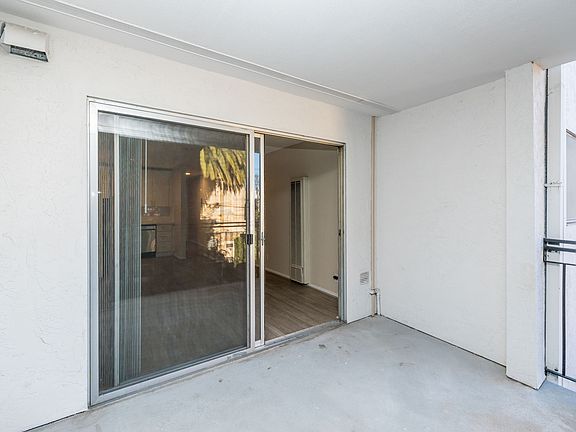 5th image of 630 Mariposa Ave APT 305