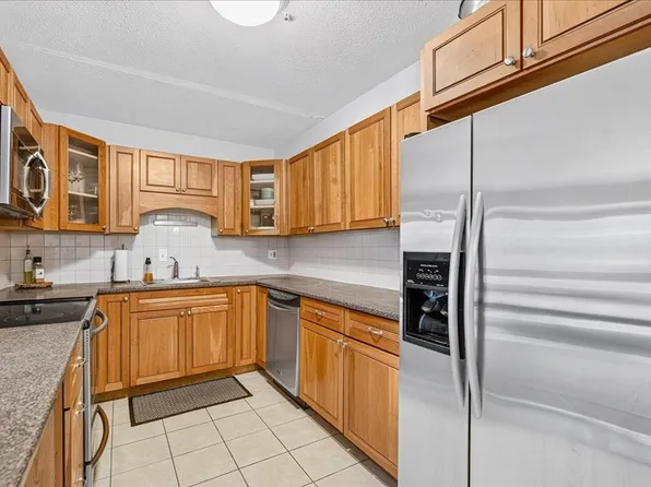 55 Tall Oaks Dr Unit 402, Weymouth, MA 02190