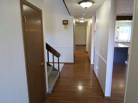 3rd image of 450 Pettis Rd