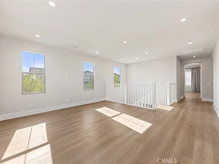 207 Alora — Photo 33