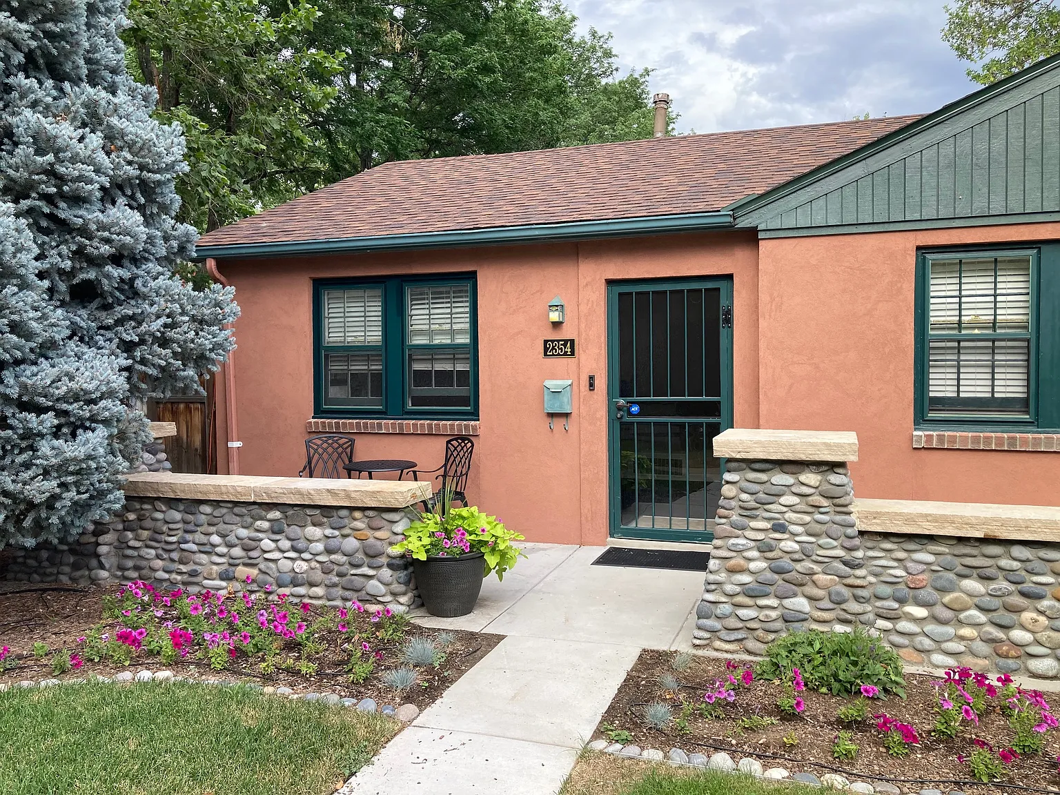 2 bed, 870 sqft, $1,950 — Photo 1