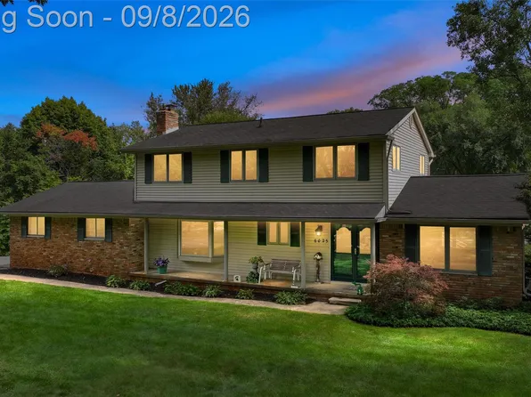 6025 Venice Dr, Commerce Township, MI 48382