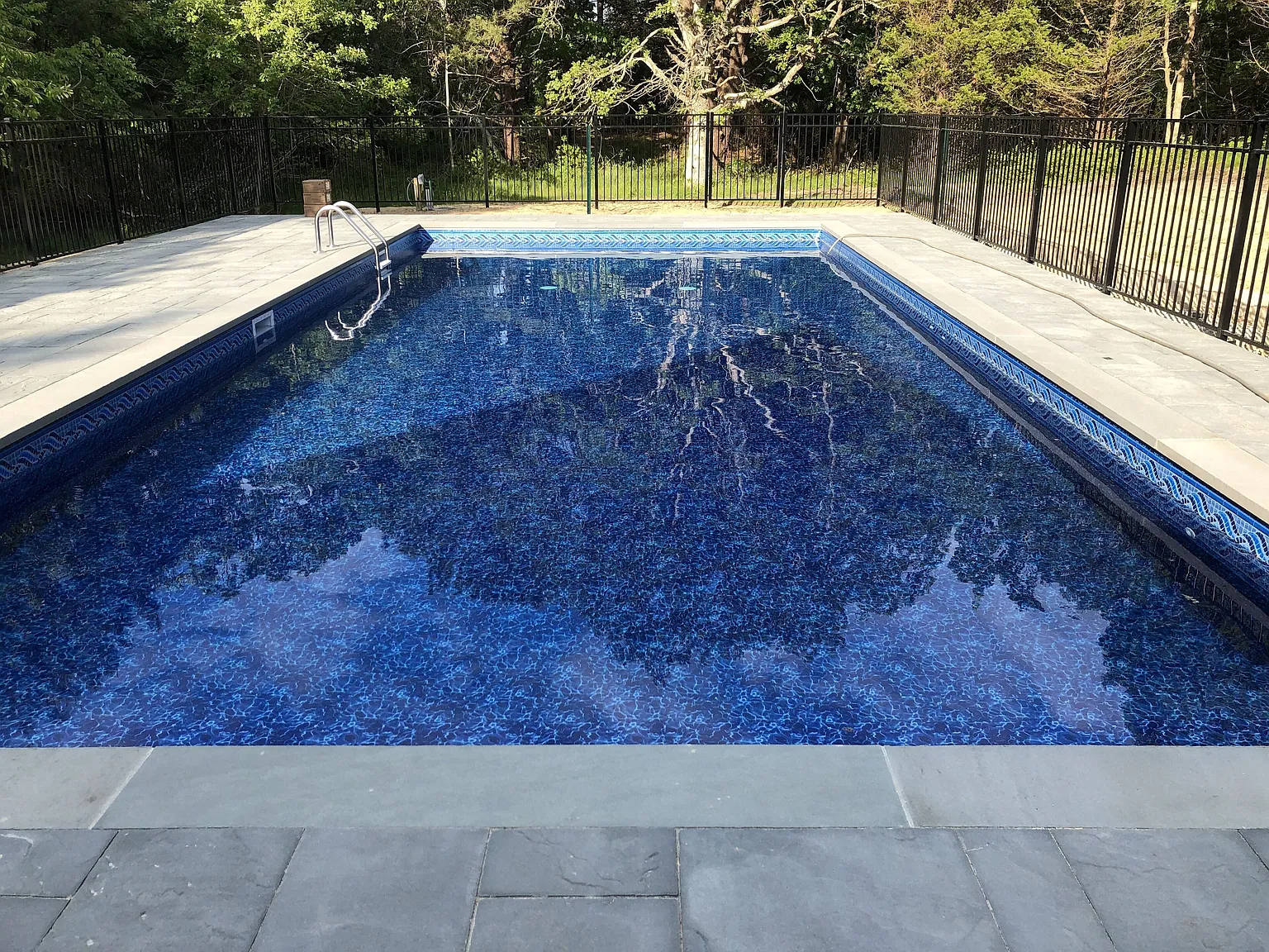Relaxing rental with refreshing pool — Photo 4