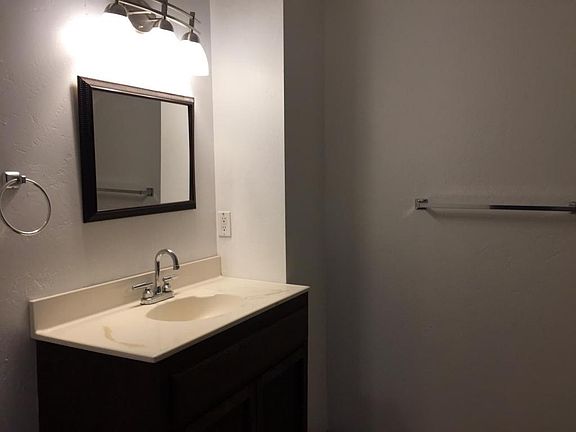 3rd image of 1425 Green Oaks Ct