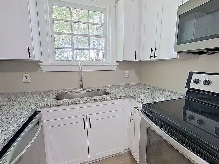 2853 College Street Quad — Photo 8