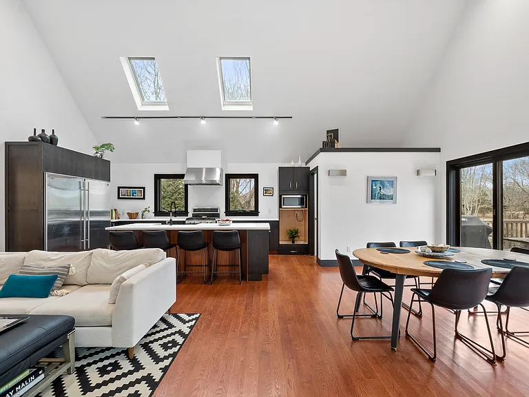 89 Accabonac Rd — Photo 3