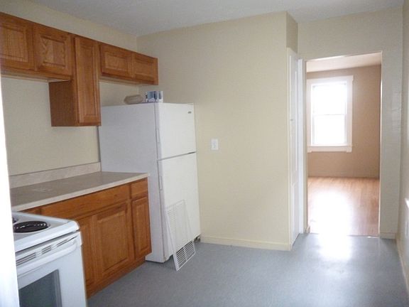 2nd image of 61 Temple St #1