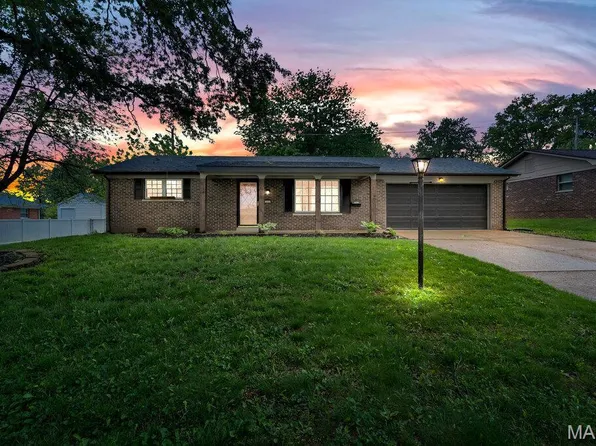 133 Winthrop Dr, Belleville, IL 62221