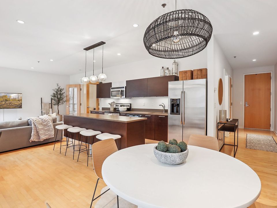 Welcome to 3116 Lake St. #217. This cozy condo is ready to be rented!