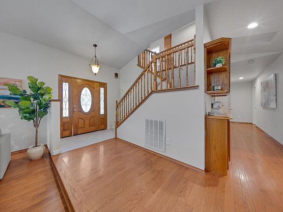 5th image of 10563 Rim View Cir