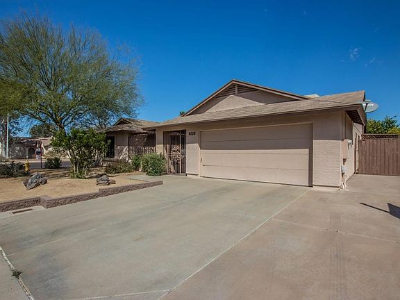 3rd image of 8028 W Sierra Vista Dr