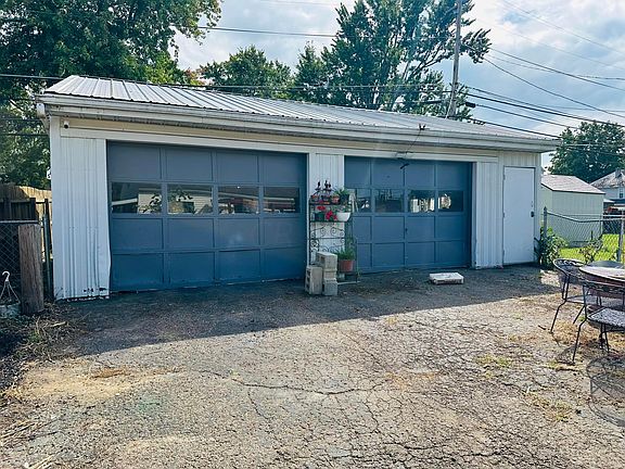 5th image of 560 Eastern Ave