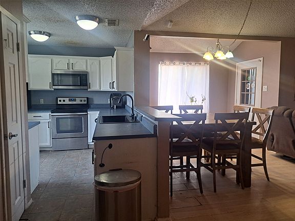 4th image of 23 Reagan Cir