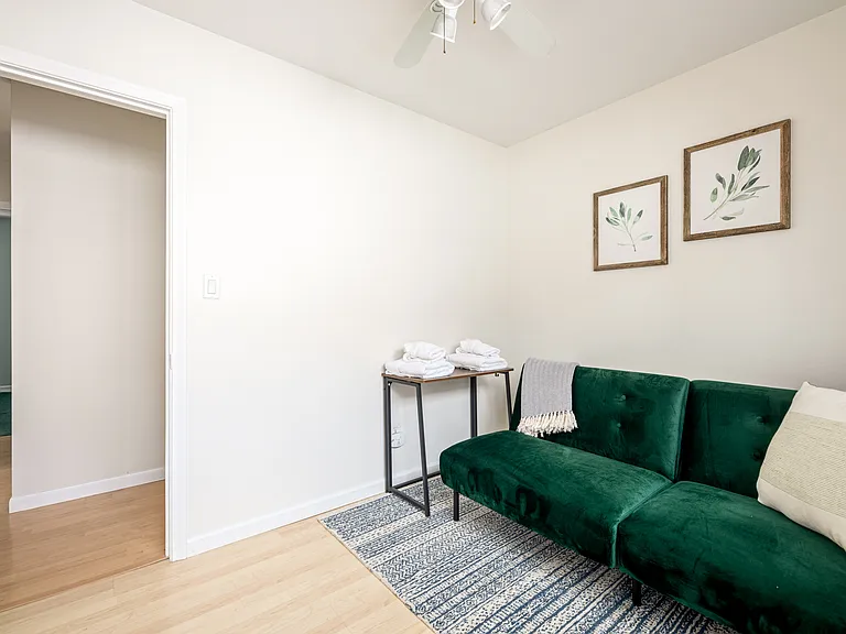 425 Cochlin St — Photo 16