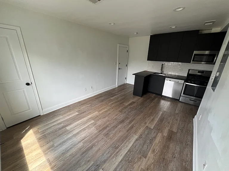 239 12th Pl NE #3 — Photo 26