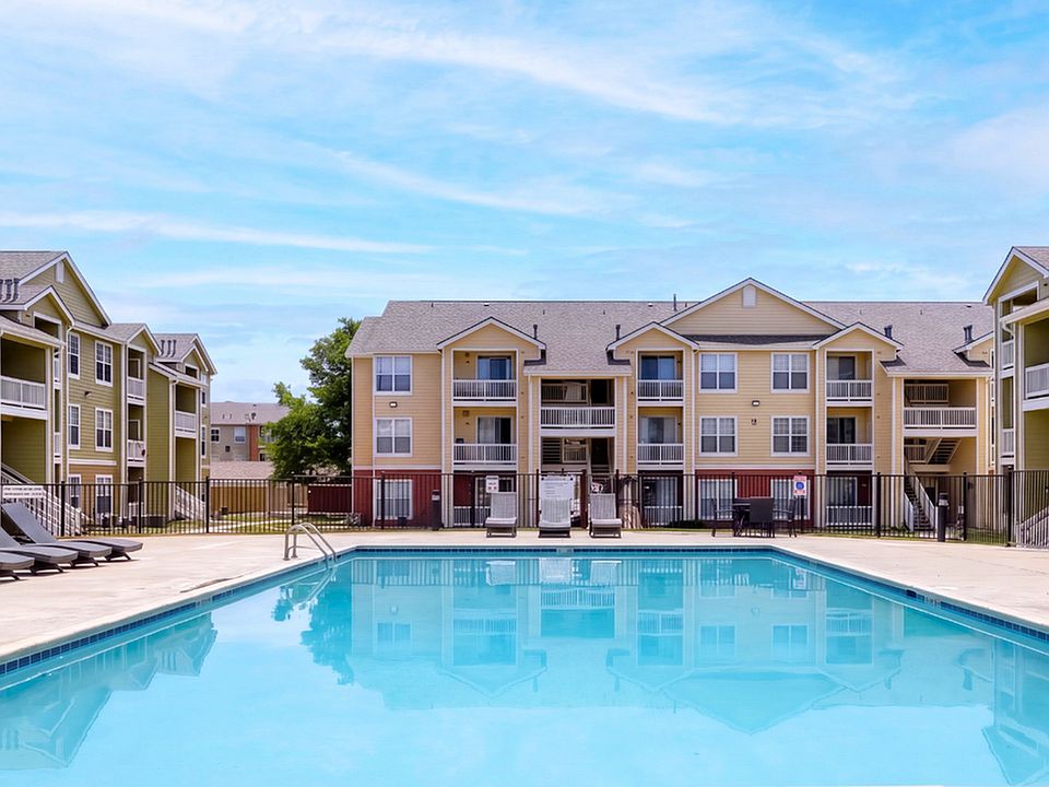 Pool & Sundeck at the Orchards at Cherry Creek Park Apartments