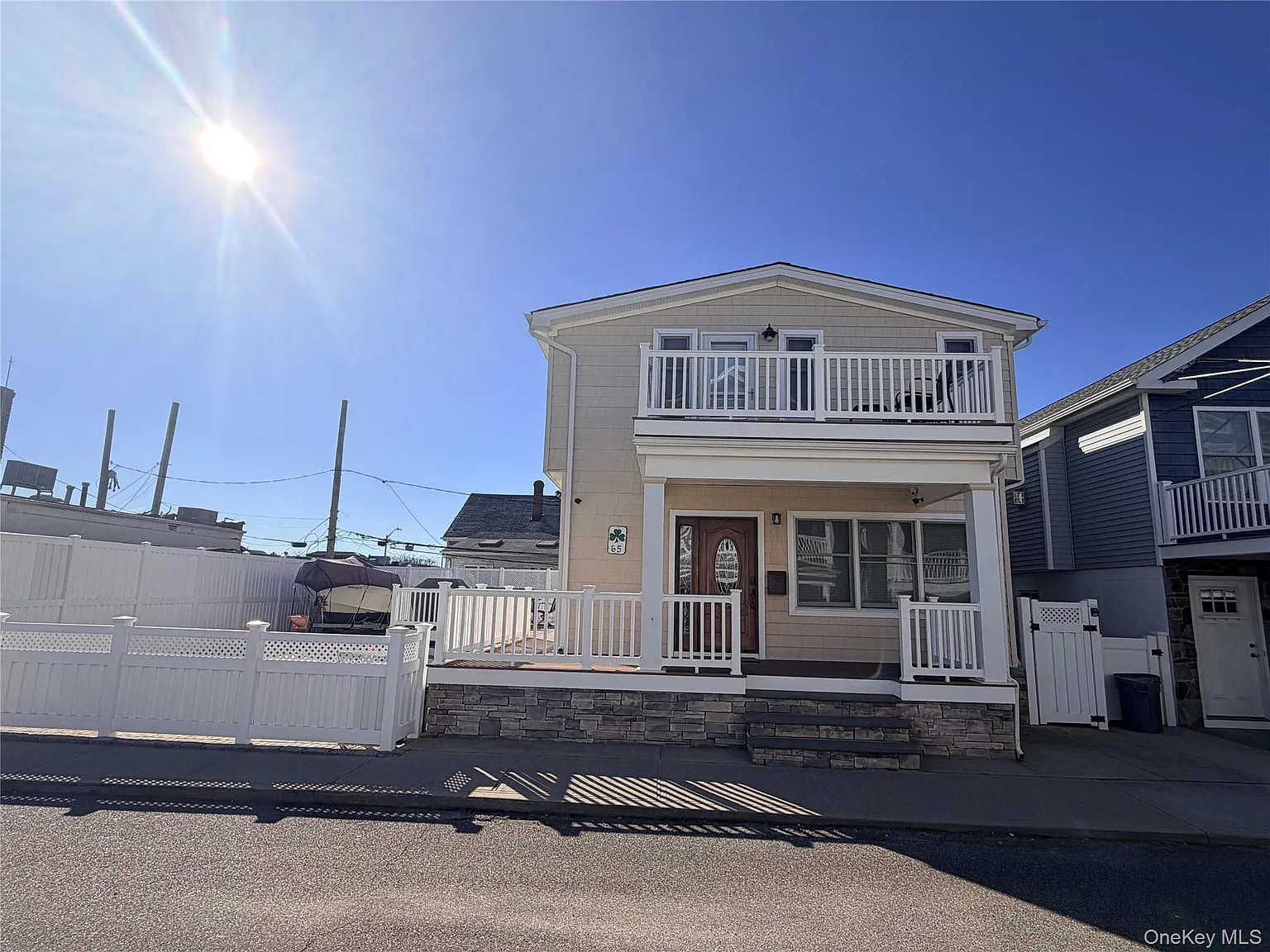 3 bed, 2.0 bath, 2116 sqft, $6,000 — Photo 2