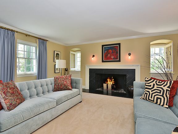 5th image of 50 Knollwood Dr