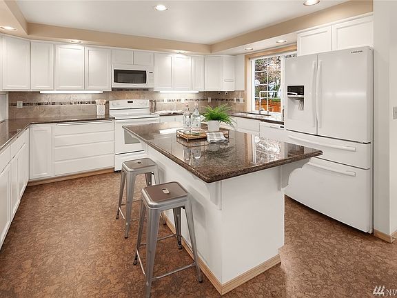 2nd image of 3511 Buckingham Ct SE