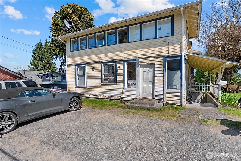 3rd image of 3732 Rockefeller Avenue