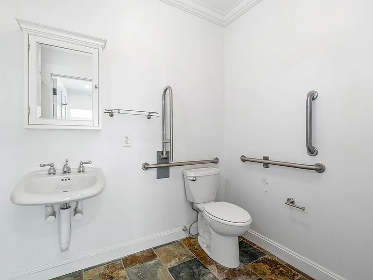 54 Trumbull St — Photo 15