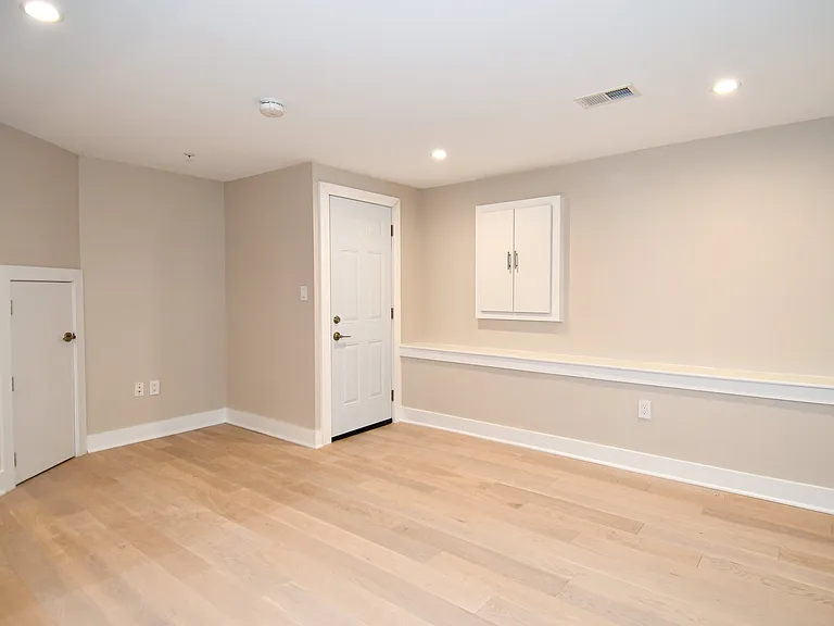 901 Lawrence St NE #B — Photo 11