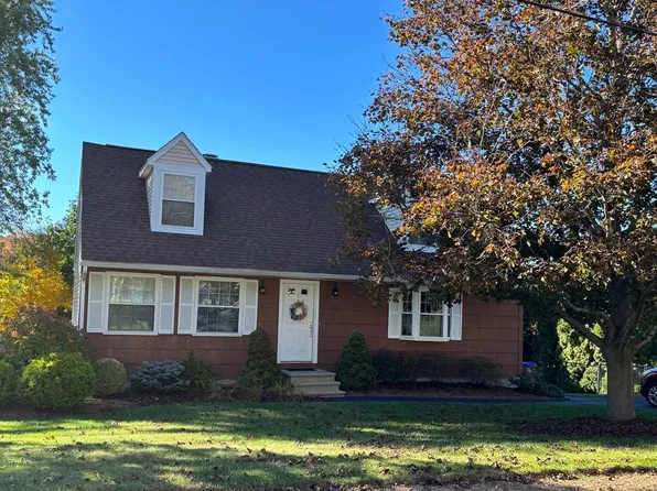 56 Bennett St, Hudson, MA 01749