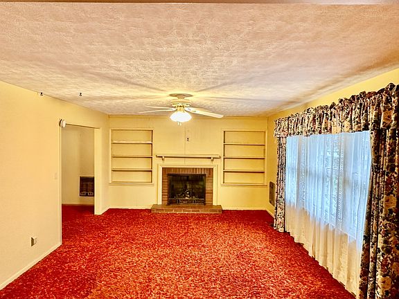 2nd image of 105 Sunset Dr