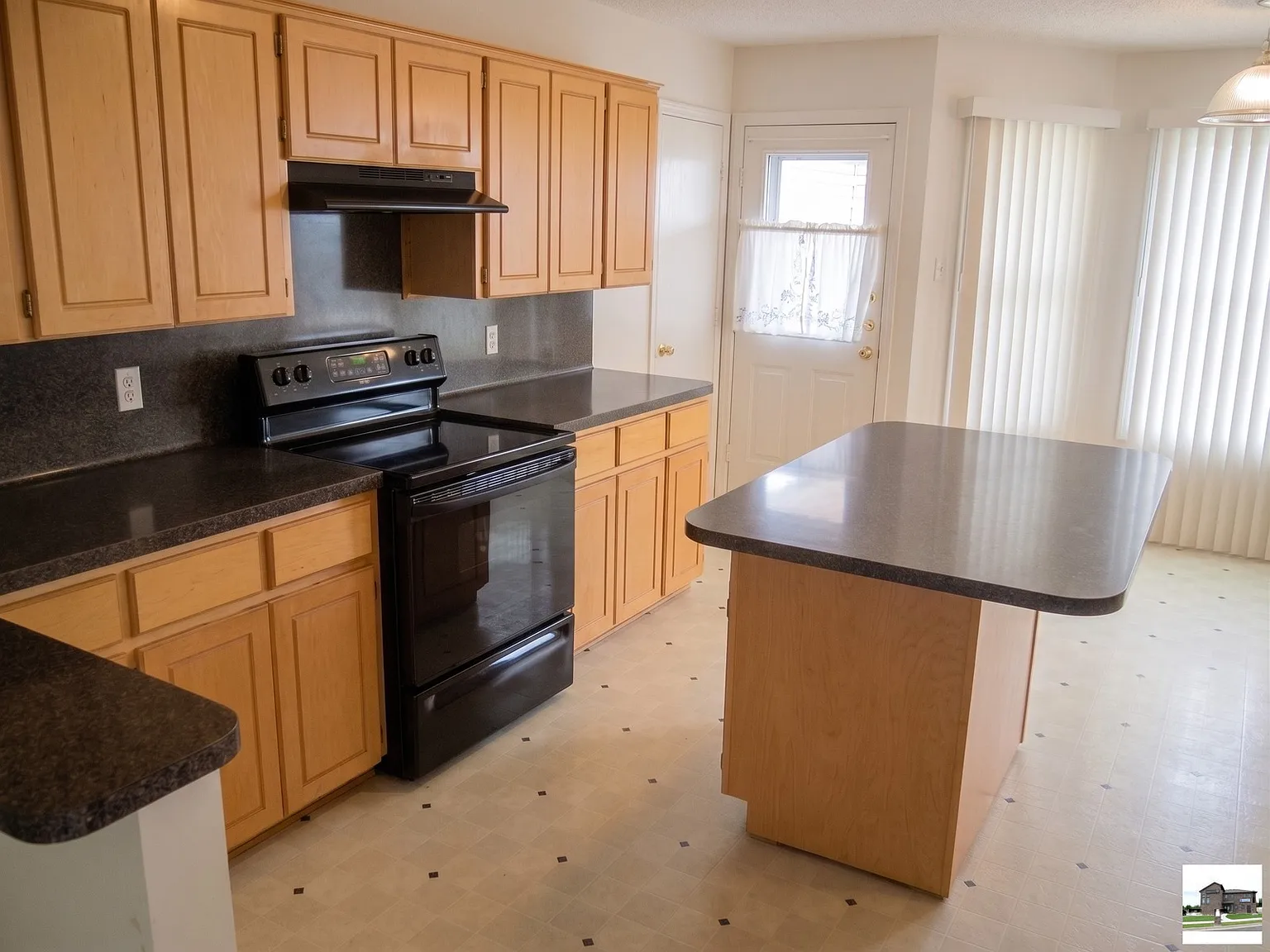 4 bed, 2.0 bath, 1581 sqft, $1,200 — Photo 4