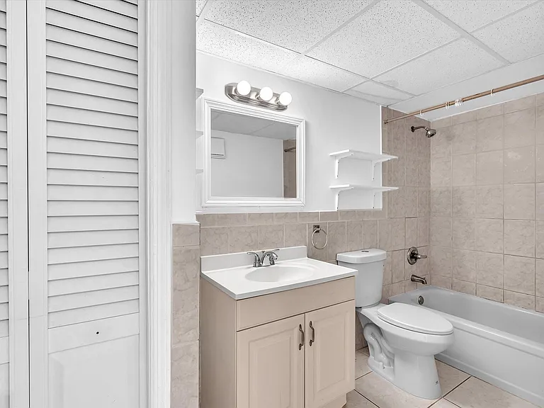 220 Lakeview Dr #210 — Photo 39