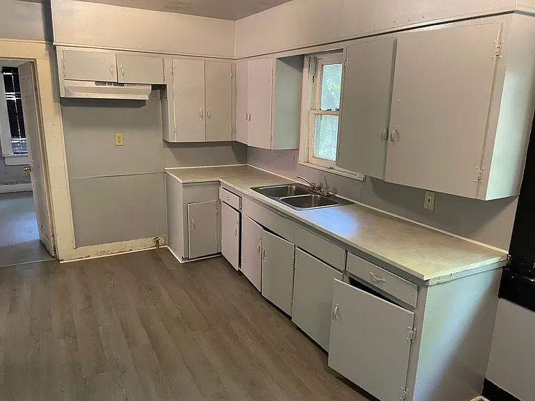 3224 Jackson St — Photo 5