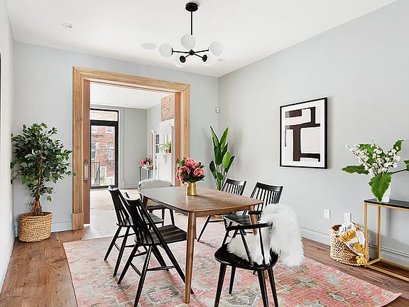 4th image of 610 Bainbridge St #2