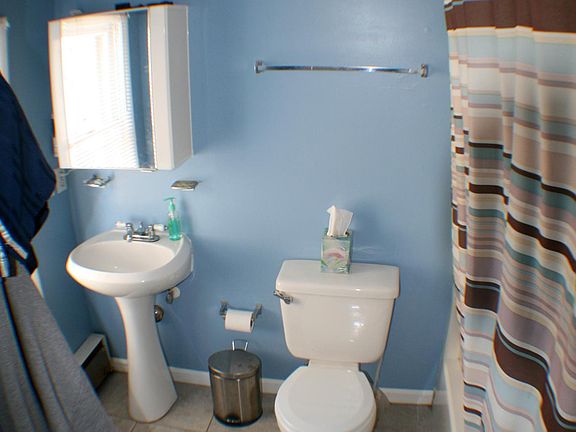 2nd Floor Retro Bathroom