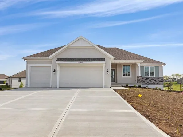 20213 Balsam St, Spring Hill, KS 66083